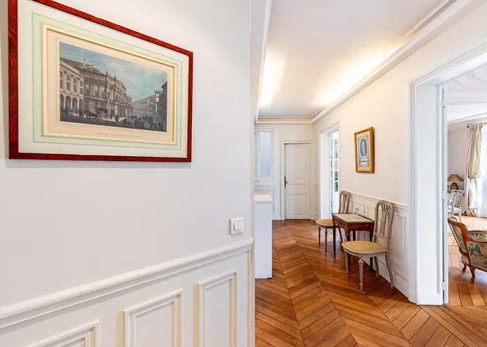 Апартаменты Guestready - Charming Gem Near Trocadero Square