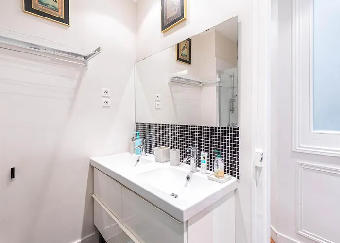 Guestready - Charming Gem Near Trocadero Square Апартаменты *